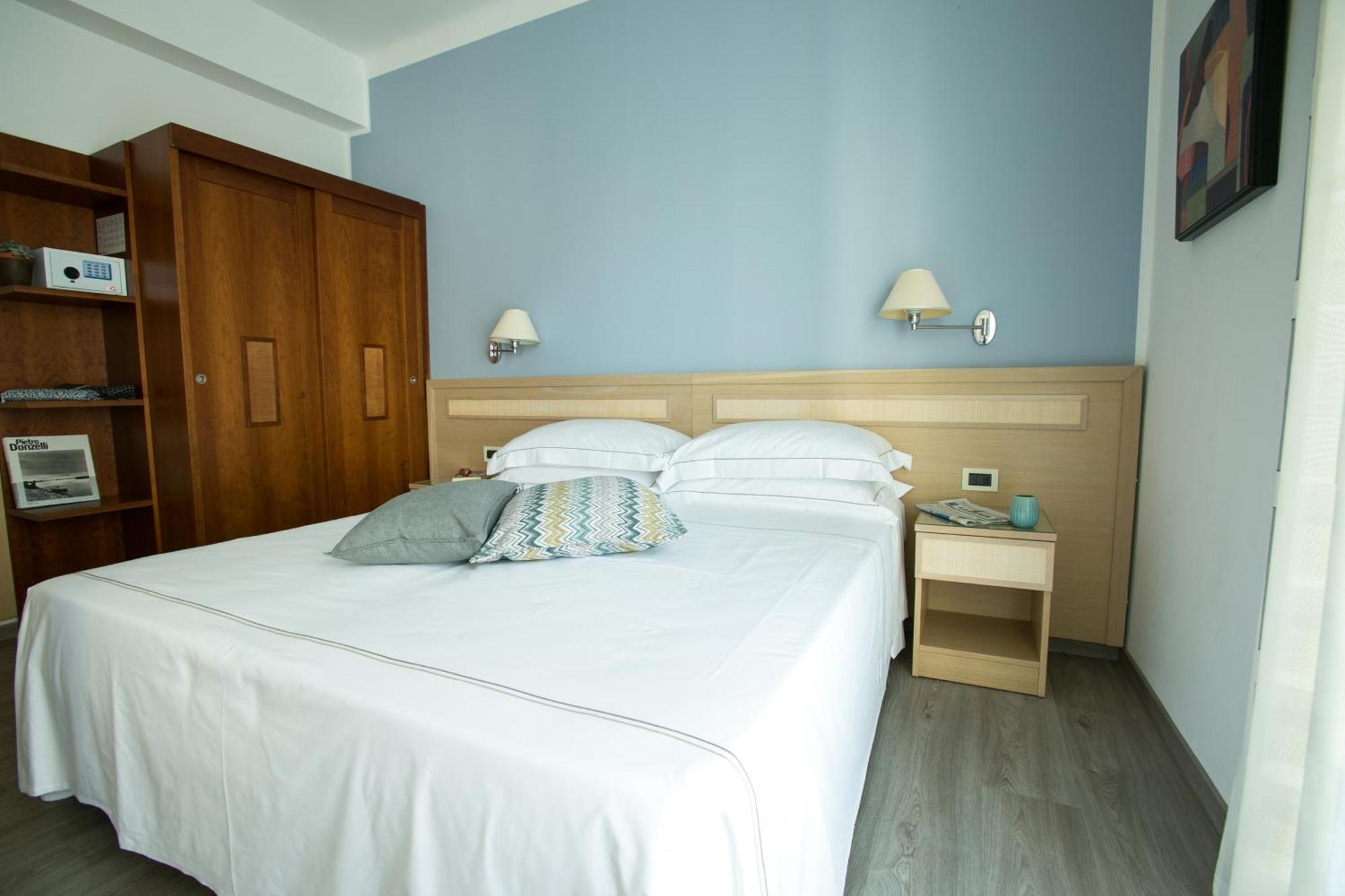 Hotel Arc En Ciel Diano Marina Kültér fotó
