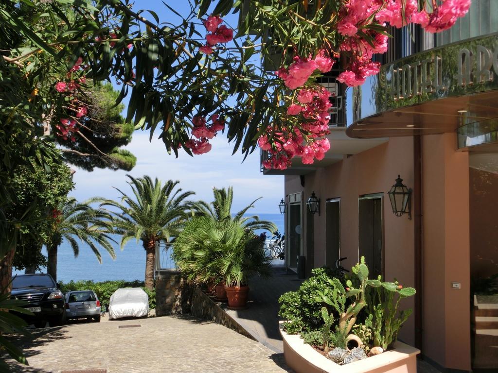 Hotel Arc En Ciel Diano Marina Kültér fotó